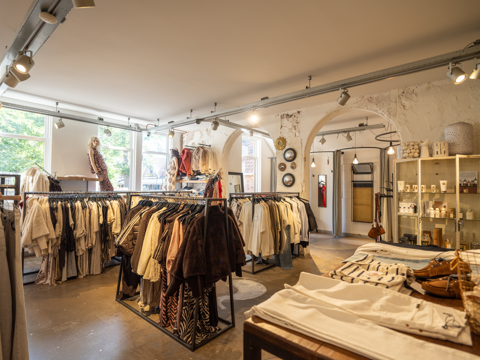 Kleding en decoratie bij PT Post